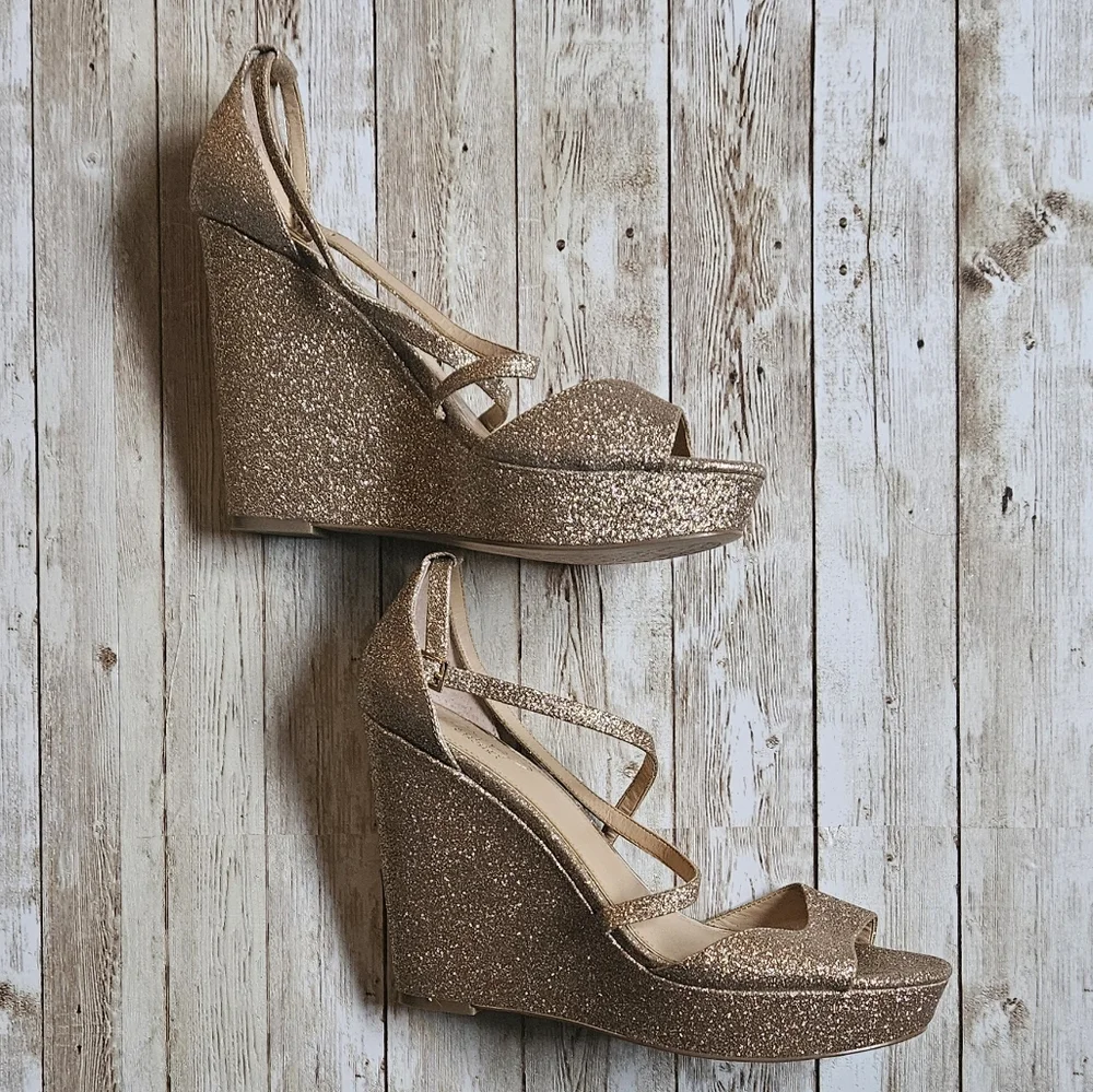 Badgley Mischka Jewel Averie Wedge Sandals SZ 10